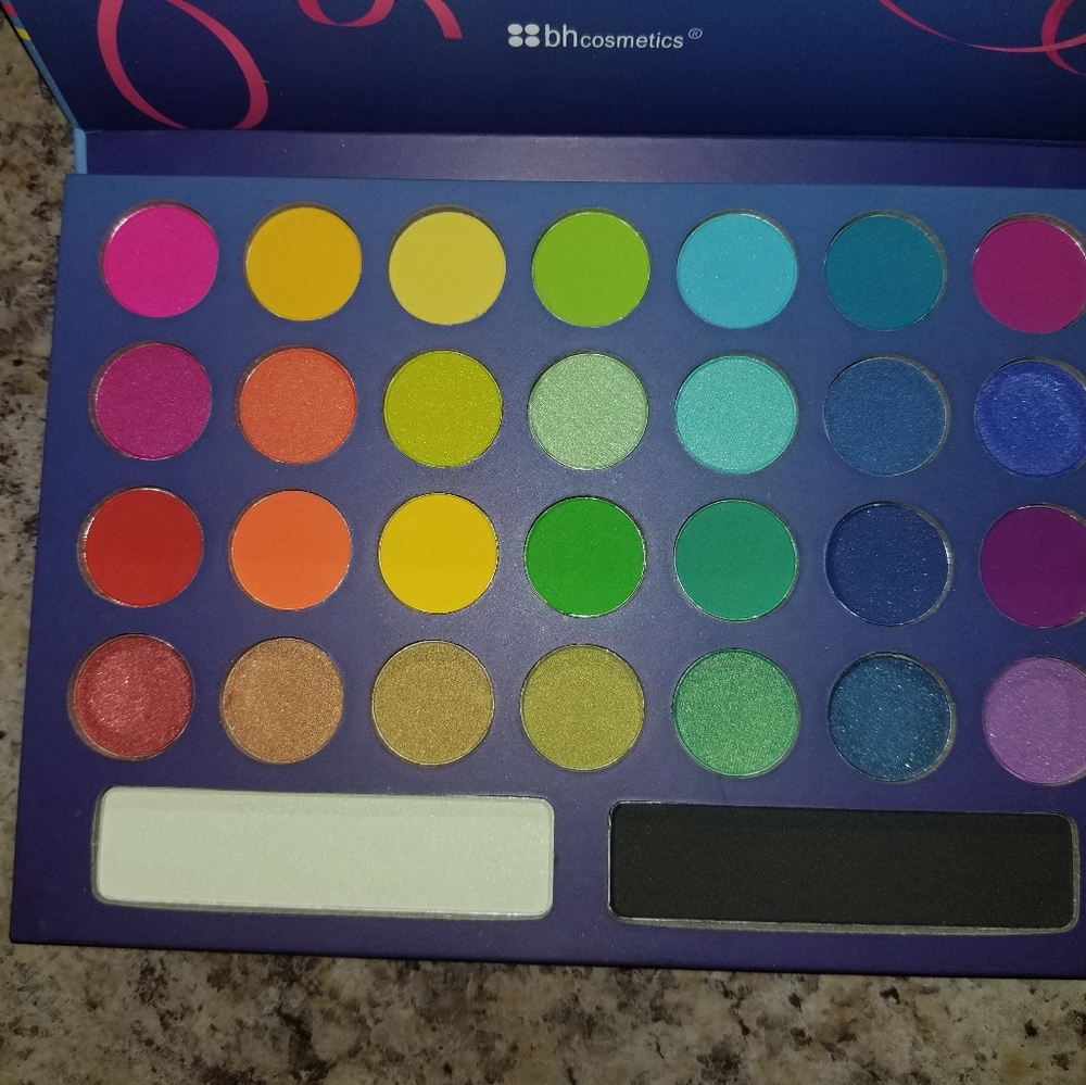 Bh cosmetics eyeshadow palette